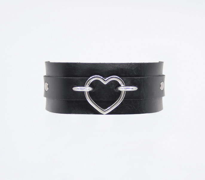 LOVE IN LEATHER ADJUSTABLE COLLAR LOVE HEART